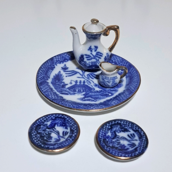 Dollhouse Miniatures - Vintage Blue Willow Dollhouse Miniature Tea Set of 5 - Picture 2 of 3